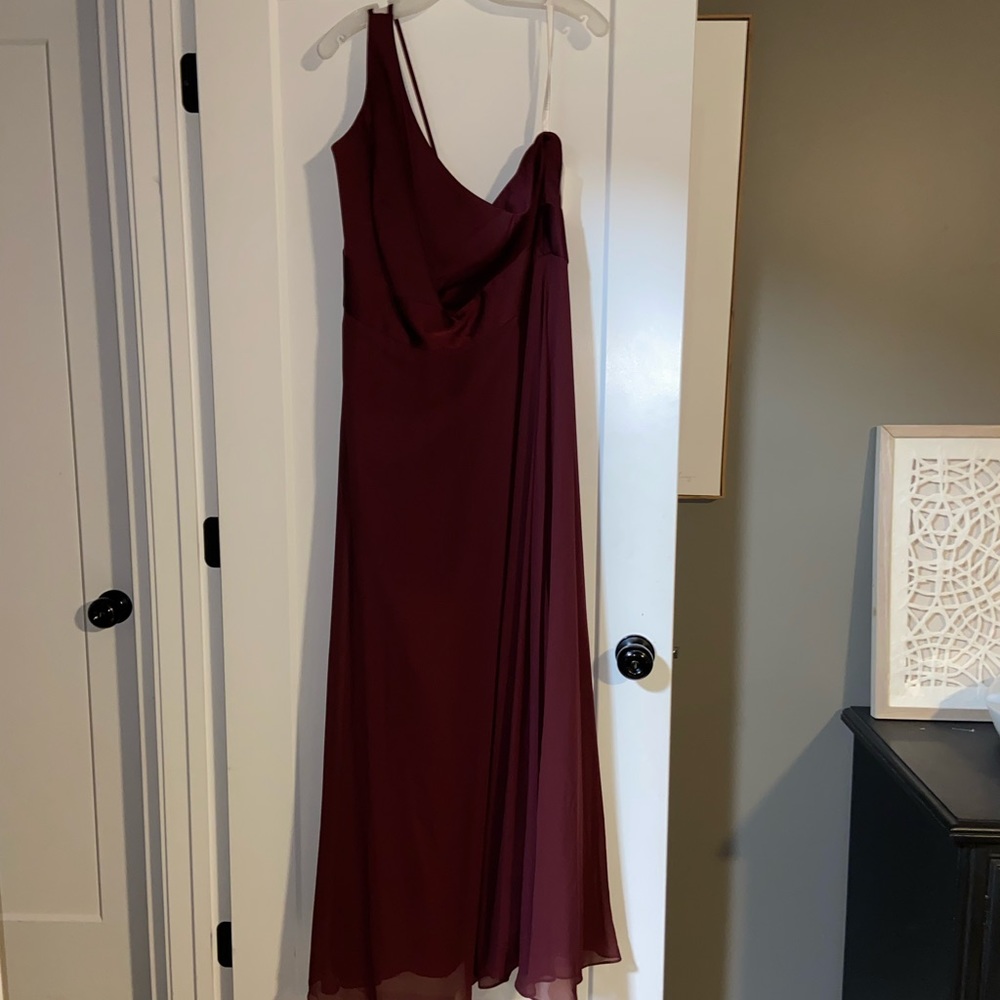 Brides maid dress/never altered/color:wine/one shoulder back two sting.